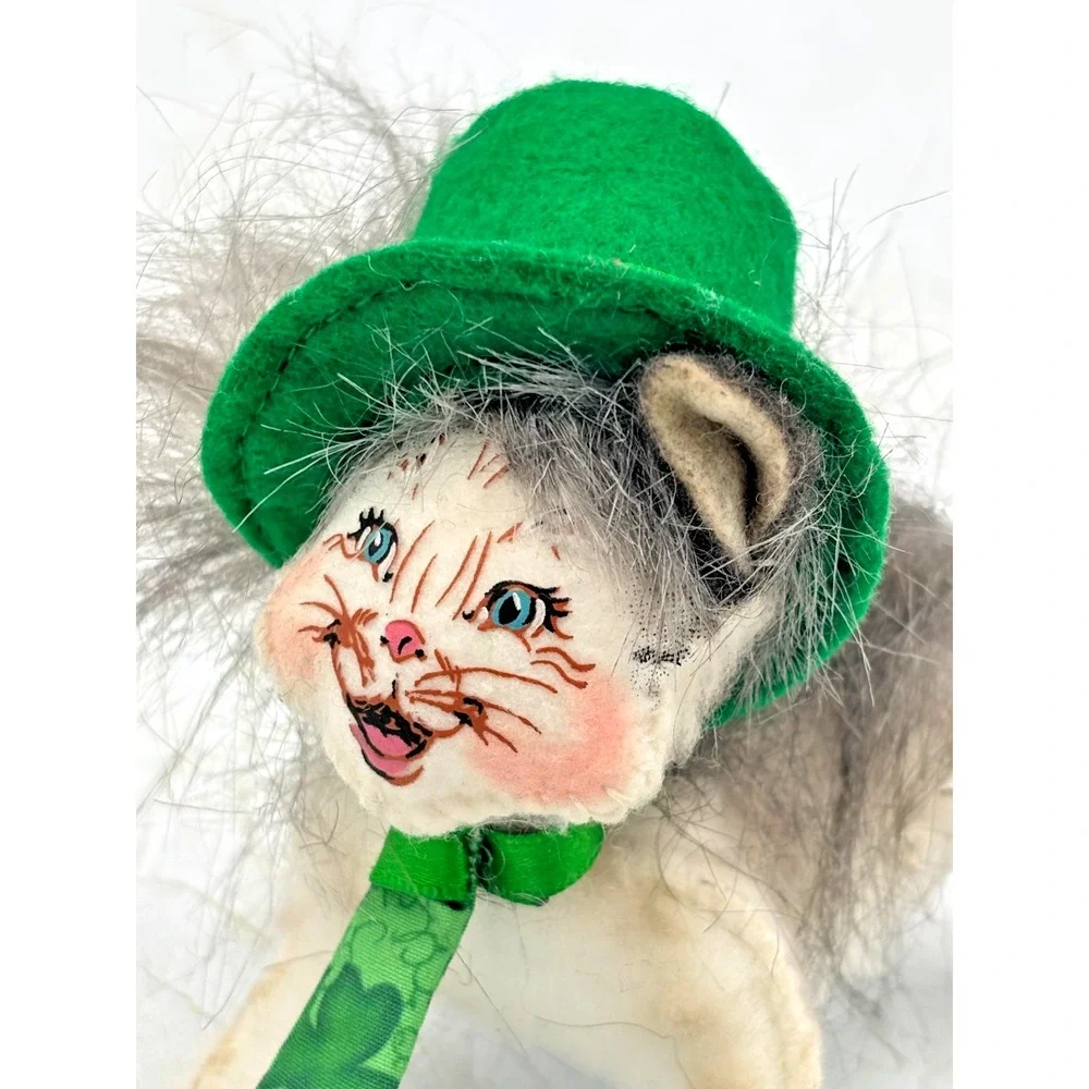 Annalee Mobilitee St. Patrick's Day Irish Cat‎ Top Hat Shamrock Tie 2004 4in EUC